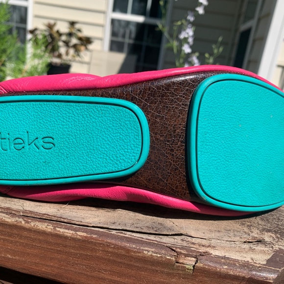 Fuchsia Hot Pink leather Tieks size 8 classic teal bottoms, - Picture 8 of 15